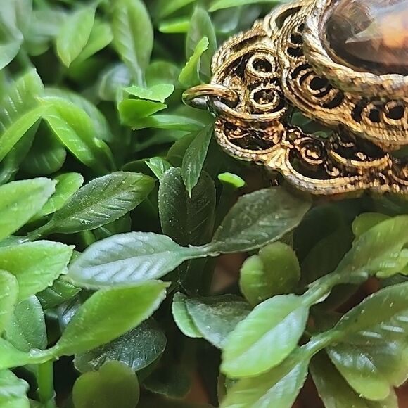 Vintage Signed Gerry's Gold Tone Brooch Pendant - Picture 5 of 6